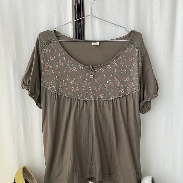 brown lace puff rose half t-shirt