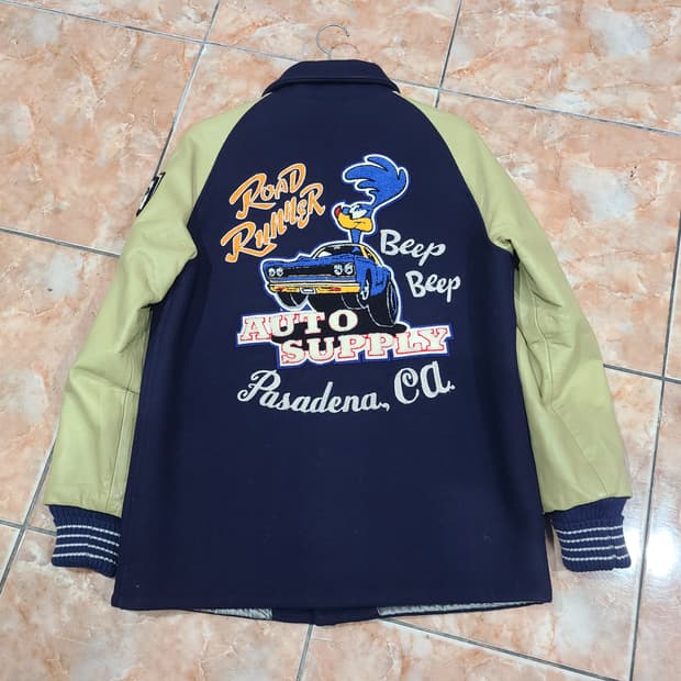 화이츠빌 x 루니툰즈 ROAD RUNNER 바시티자켓