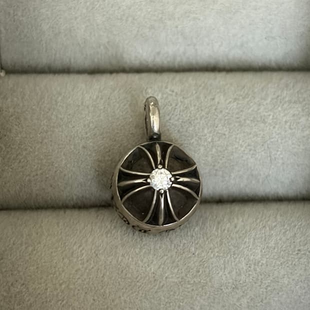 크롬하츠 밴디드 플러스 비즈볼 펜던트 다이아