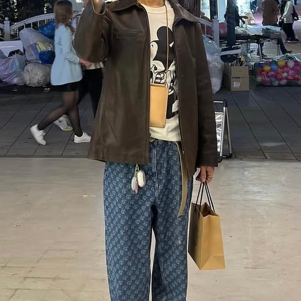 H&M x 디즈니 100주년 모노그램 데님 팬츠 31/30