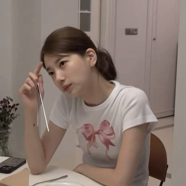 론론 리본 프린팅 반팔 티셔츠 화이트