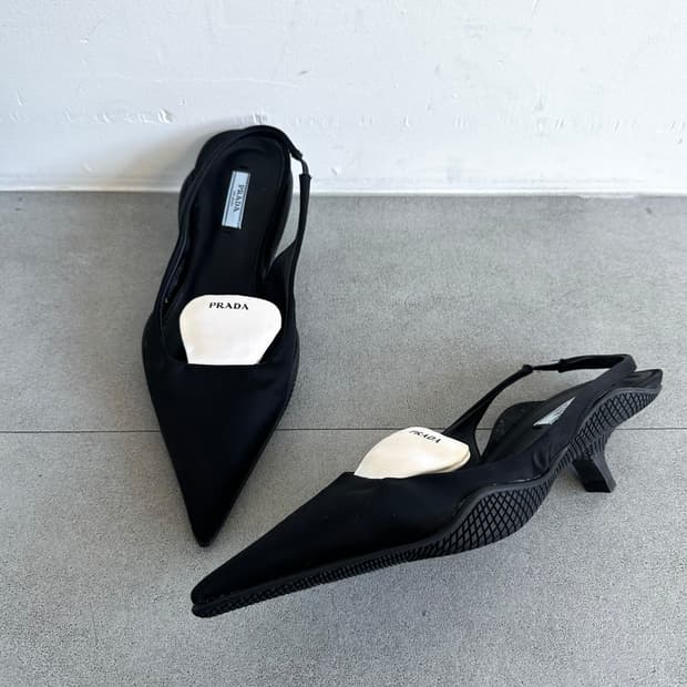 프라다 브러시드 나일론 블랙 나이프힐 슬링백