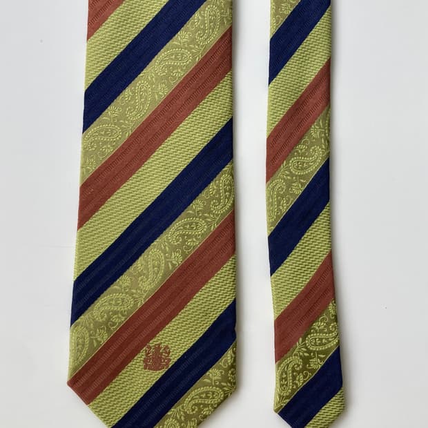 아쿠아스큐텀 넥타이