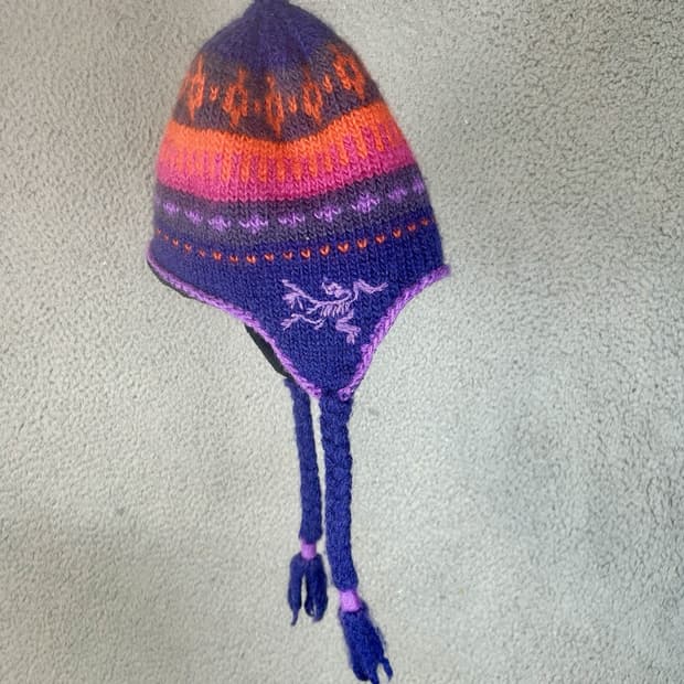 아크테릭스 페루비안 니트 귀달이 비니