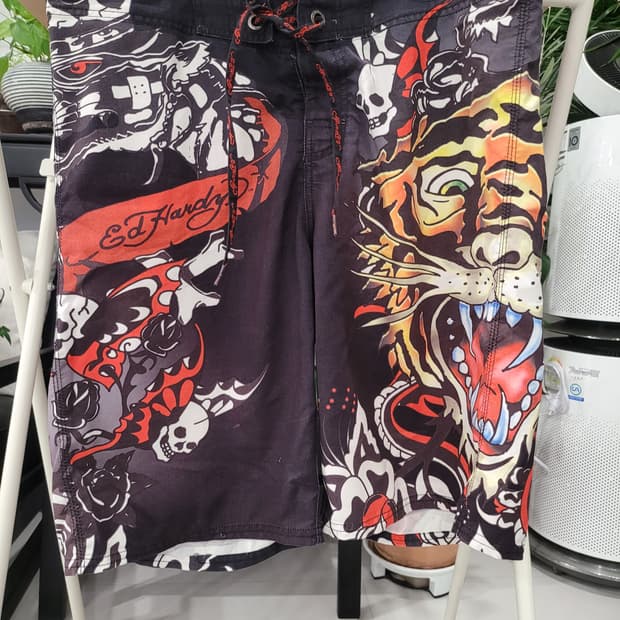 "존재감 확실한 Y2K 스트릿 감성, '에드하디(Ed Hardy) 정품'