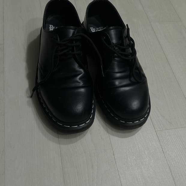 닥터마틴 1461스무스 블랙ws 화이트 스티치