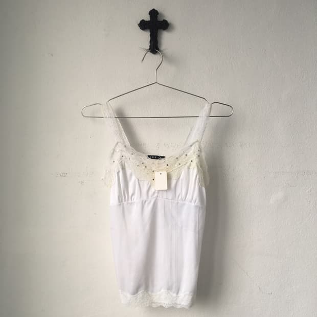 Lace point sleeveless