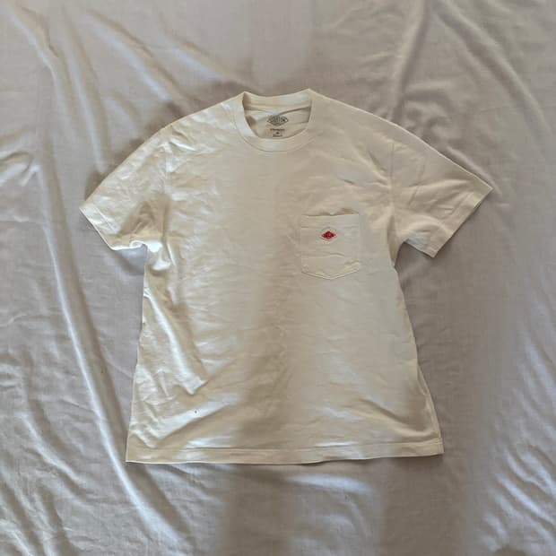 단톤 화이트티셔츠