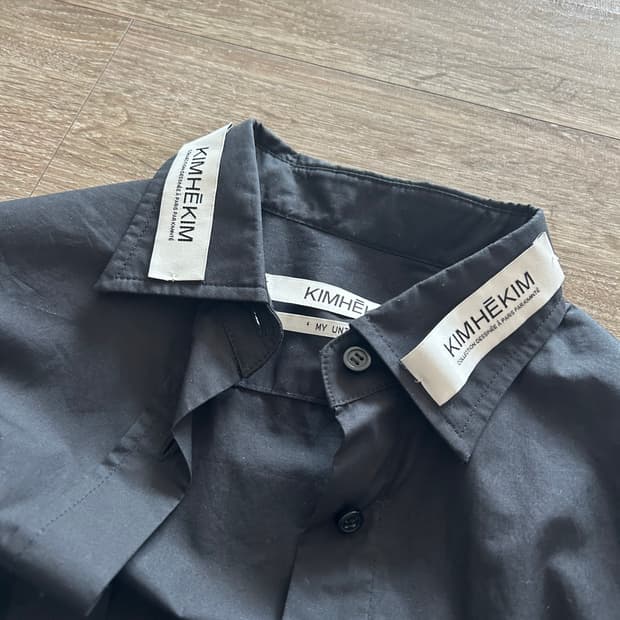 김해김 my uniform label shirt