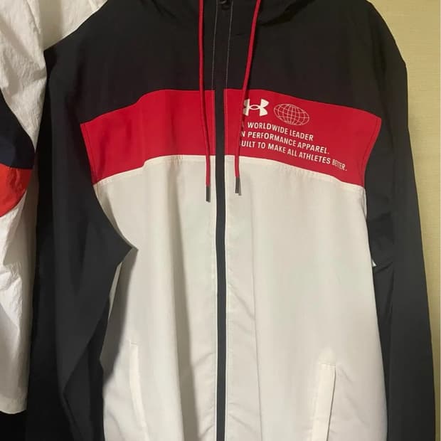 언더아머 바람막이 XL 삽니다