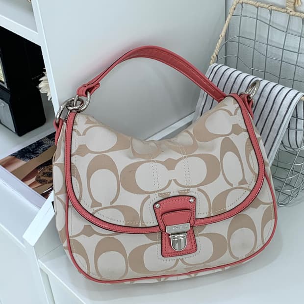 💗 Coach 히메갸루 핑크 아이보리 버클 숄더백