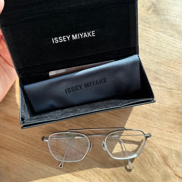 이세이미야케 금자안경 콜라보 헥사곤