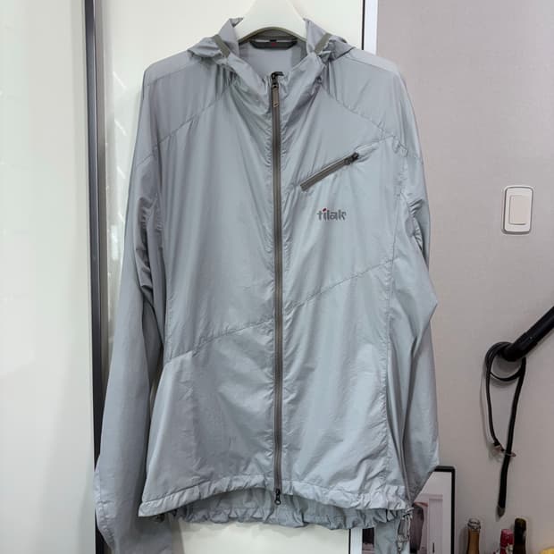 티락 윈드브레이커