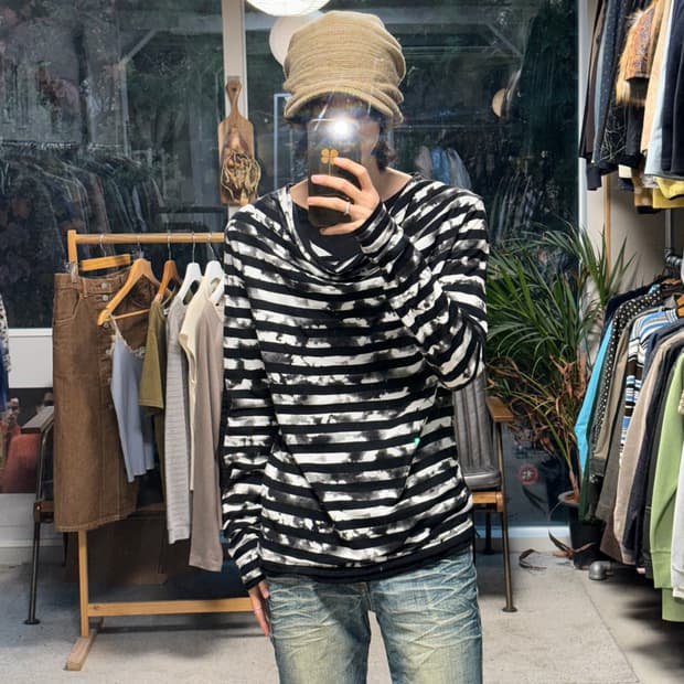 세만틱 디자인 스트라이트 셔링 롱슬리브