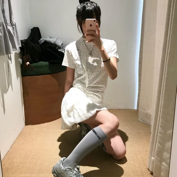 더뮤지엄비지터 크롭탑