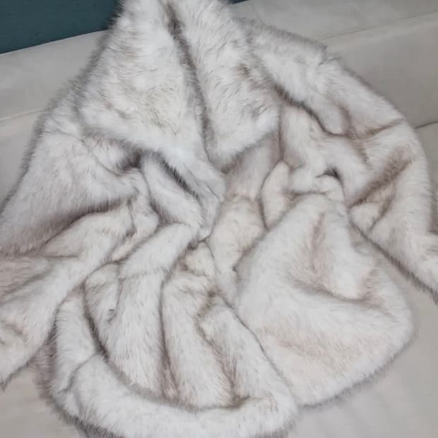 에이블리 626 앤유럽 퍼자켓 아이보리 화이트