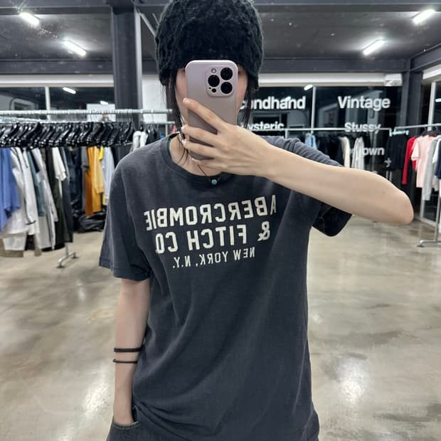 아베크롬비 패치 다크 그레이 반팔 티셔츠