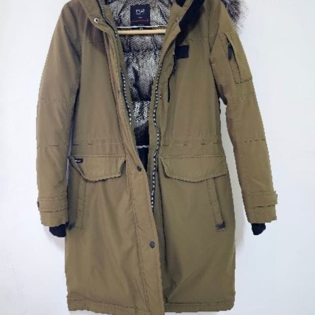 알피나 베어트랙 천연여우털  거위솜털90% 카키색 패딩 90