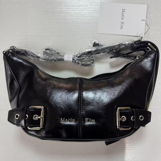 (새상품)마뗑킴 벨트드 숄더백 미니백 블랙 마땡킴