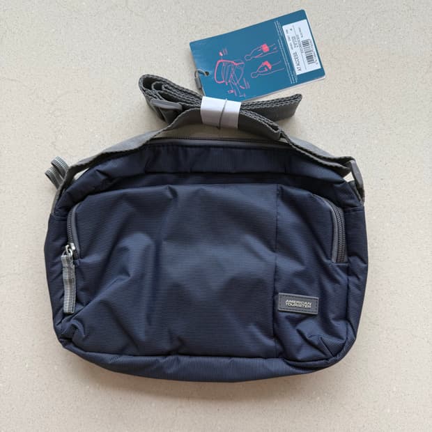 [새상품.최저가.정가30,000] 아메리칸투어리스터 크로스백 여행가방