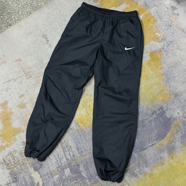 나이키 스우시 블랙 트랙팬츠