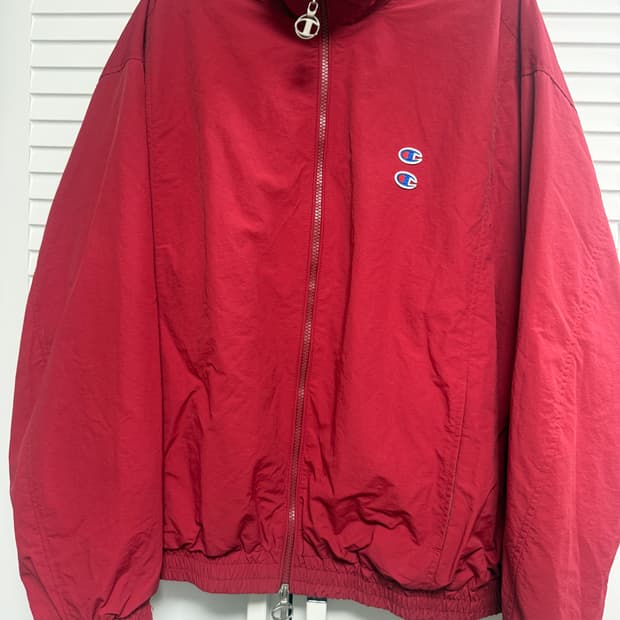 자라 x 챔피온 테크니컬 패치 자켓 레드 L 사이즈