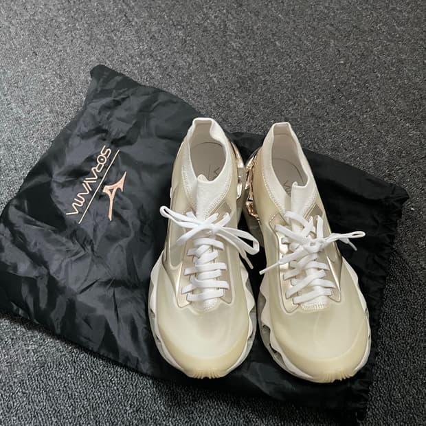 미즈노 x 소라야마 하지메 웨이브 프로페시 샴페인 골드