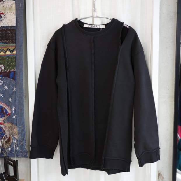 Perverze 퍼버즈 슬릿 스웻셔츠