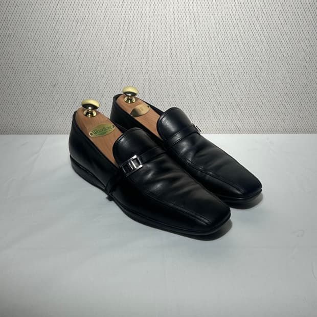 프라다 스트랩 로퍼 