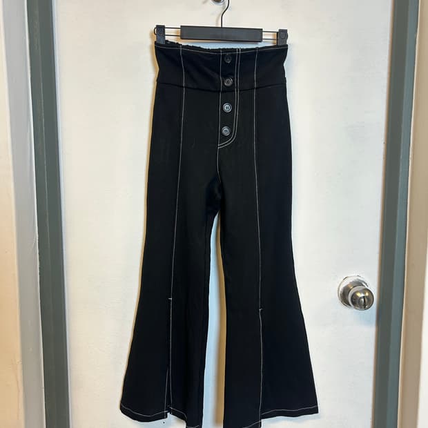 세실 맥비 하이웨이스트 스티치 플레어 팬츠