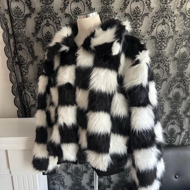 체커보드 페이크 퍼 집업 자켓