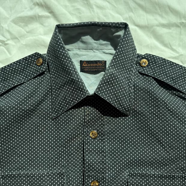 Alexander’s 블랙 도트 셔츠