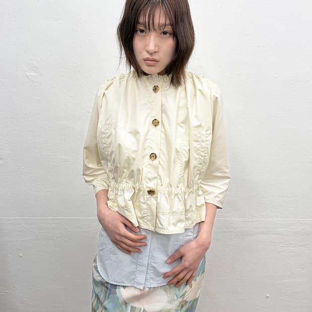 빅터앤롤프 러플 칼라 개더 자켓