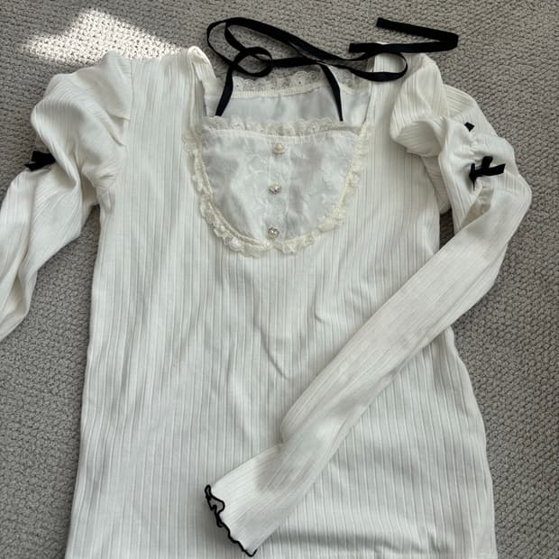 노에미 화이트 리본 레이스 블라우스 양지뢰 리즈리사