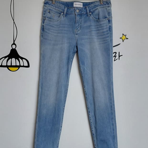 Calvin Klein Jeans 바디 앵클 연청 데님 (29in)