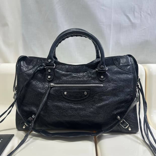 [A 정품] 발렌시아가 시티 모터백 미디움 블랙