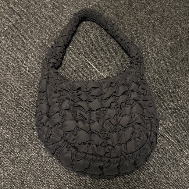 COS 코스 퀼티드 미니백 블랙