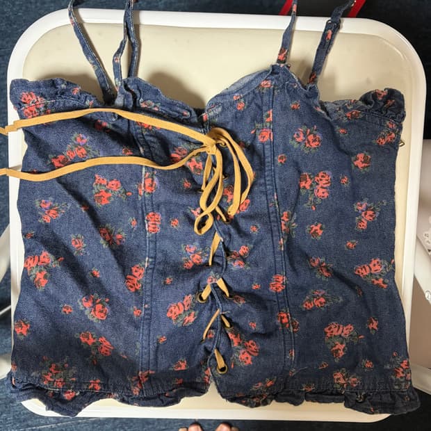 빈티지 파란색 꽃무늬 끈 디테일 뷔스티에