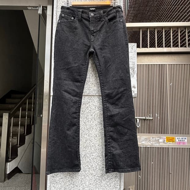 TRUE RELIGION 블랙 세미 부츠컷 데님 팬츠 (스판)