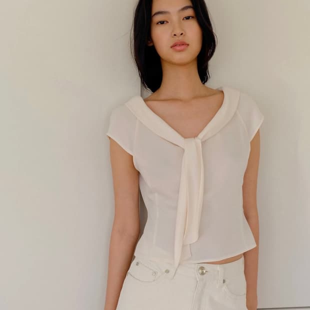 킨더살몬 Valois Bowtie Top Cream 보타이 블라우스