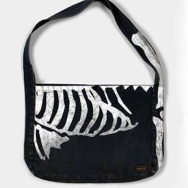 캐피탈 14oz 데님 본 프린트 북 백