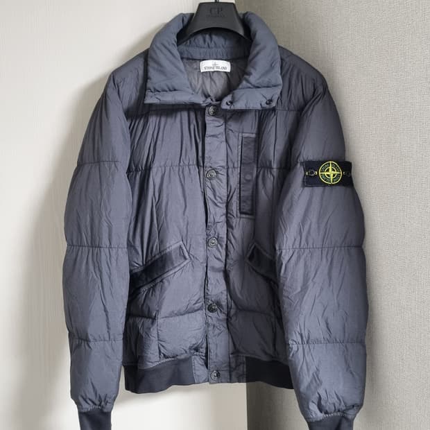 스톤아일랜드 크링클랩스 논후드 패딩