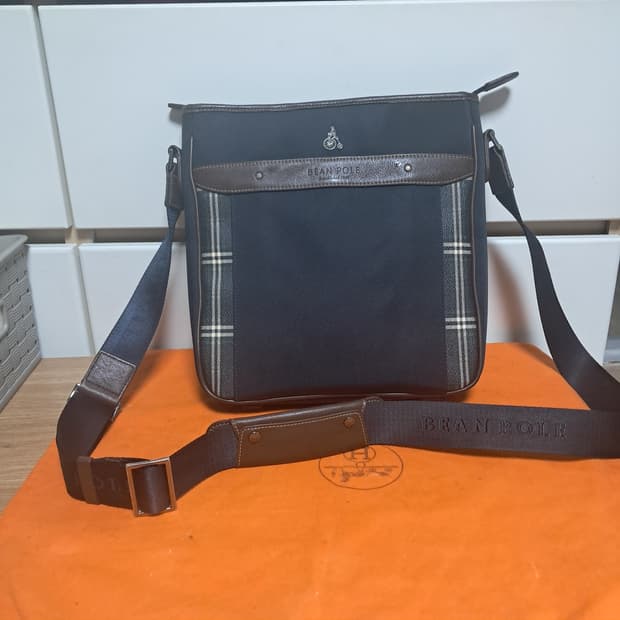 빈폴 남성 크로스백(남녀공용 가능)