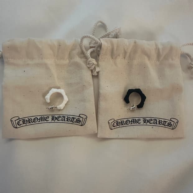 크롬하츠 실리콘 귀걸이