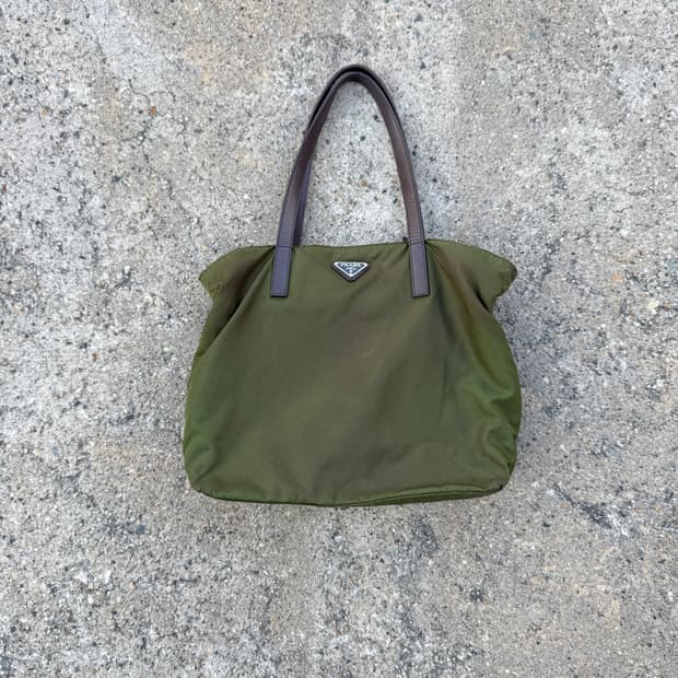 프라다 나일론 토트백 (Made in Italy)