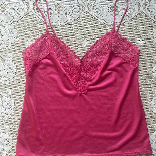 Opera pink slip top