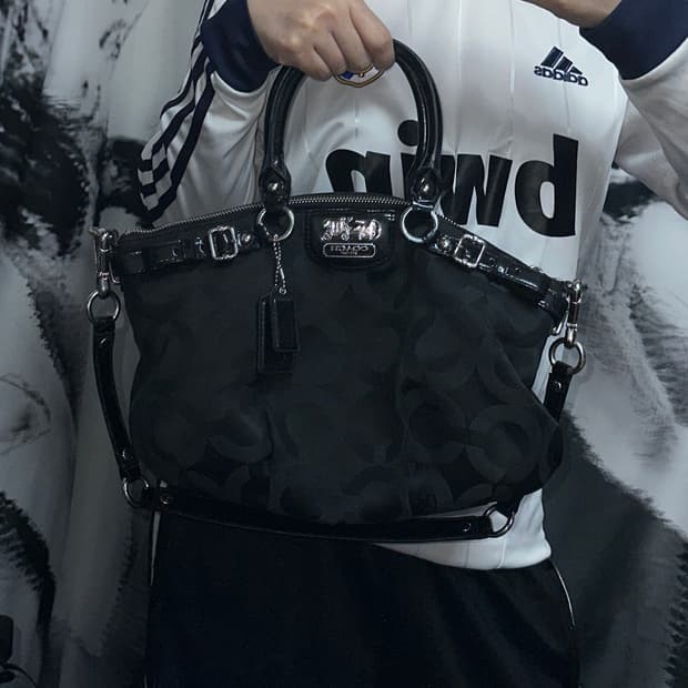 코치 블랙 자카드 토트 숄더백