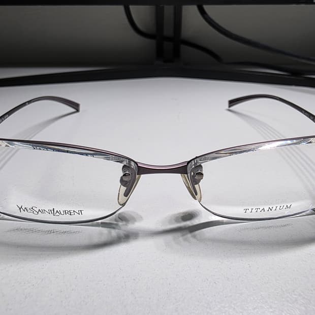 생로랑 긱시크 무테 티타늄 안경