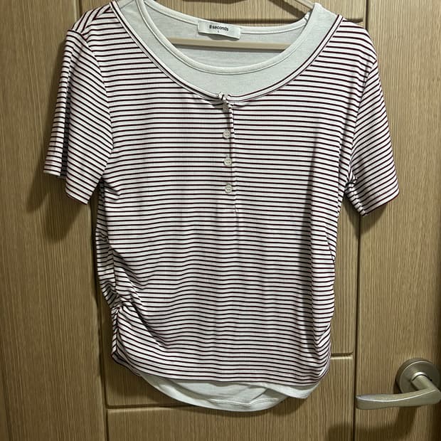 레드 레이어드 티셔츠