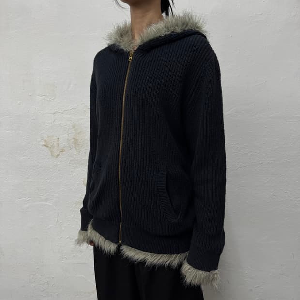 빔즈(OLD BEAMS) 블랙컬러 코튼 립드 페이크 퍼 후드 집업